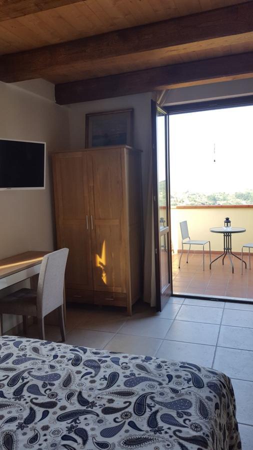 B&B La Taverna Degli Angeli Vezzi Portio Экстерьер фото